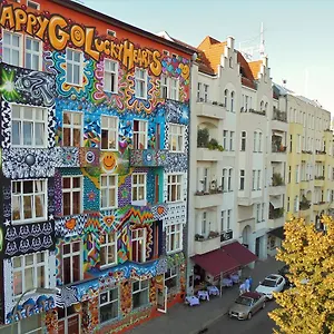 Happy Go Lucky + Tyskland